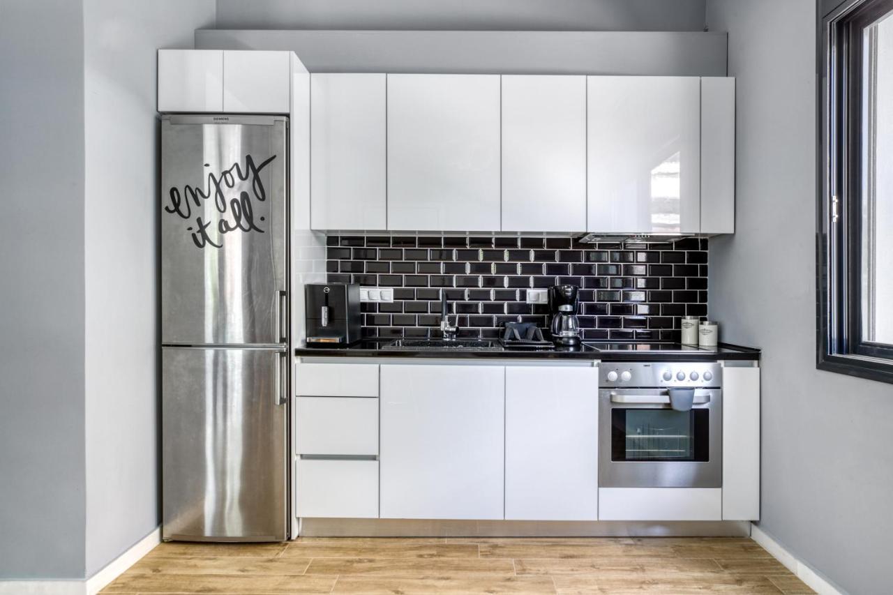 Spacious Flat With Courtyard And Private Parking! Афины Экстерьер фото