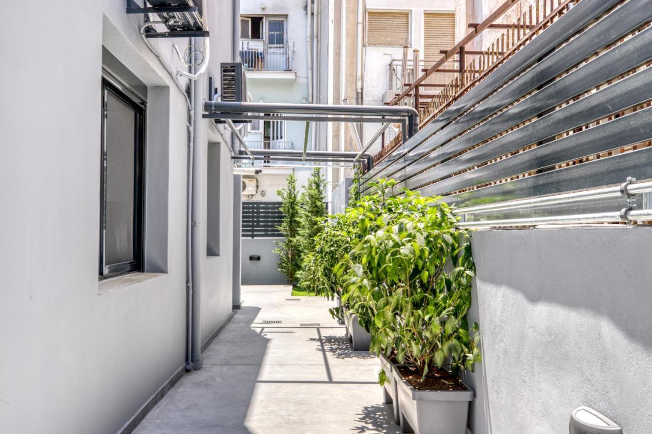 Spacious Flat With Courtyard And Private Parking! Афины Экстерьер фото