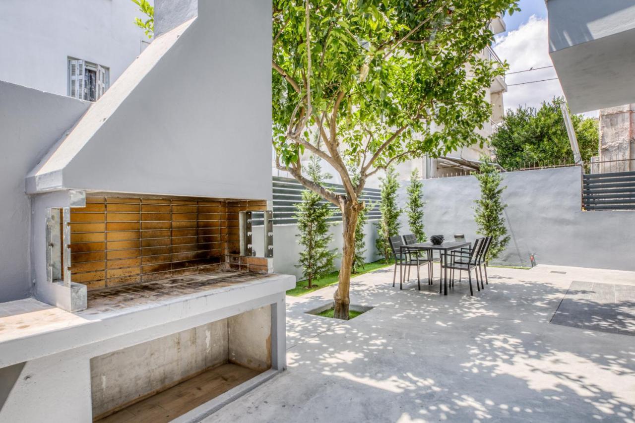 Spacious Flat With Courtyard And Private Parking! Афины Экстерьер фото