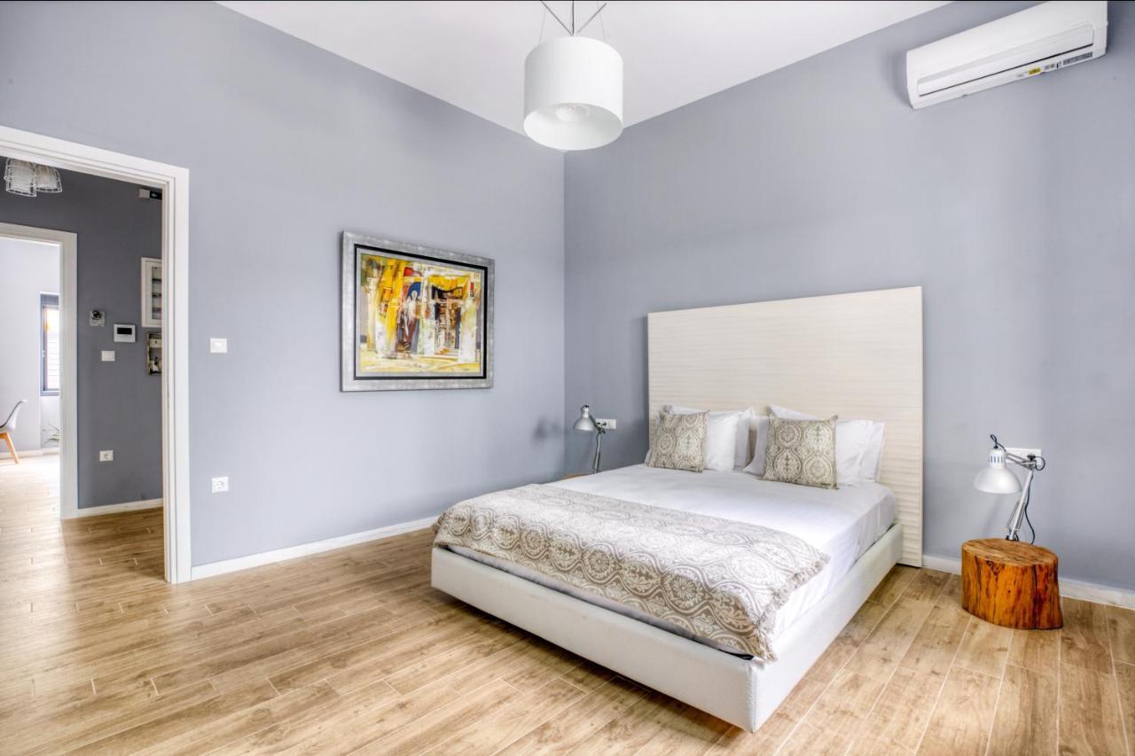 Spacious Flat With Courtyard And Private Parking! Афины Экстерьер фото