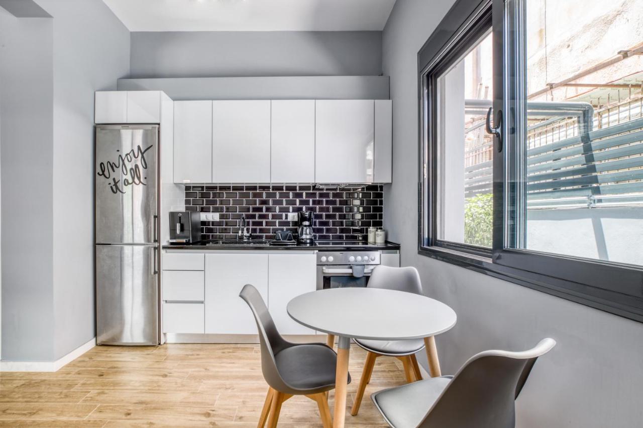 Spacious Flat With Courtyard And Private Parking! Афины Экстерьер фото